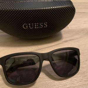 Guess Matte Black Men’s sunglasses